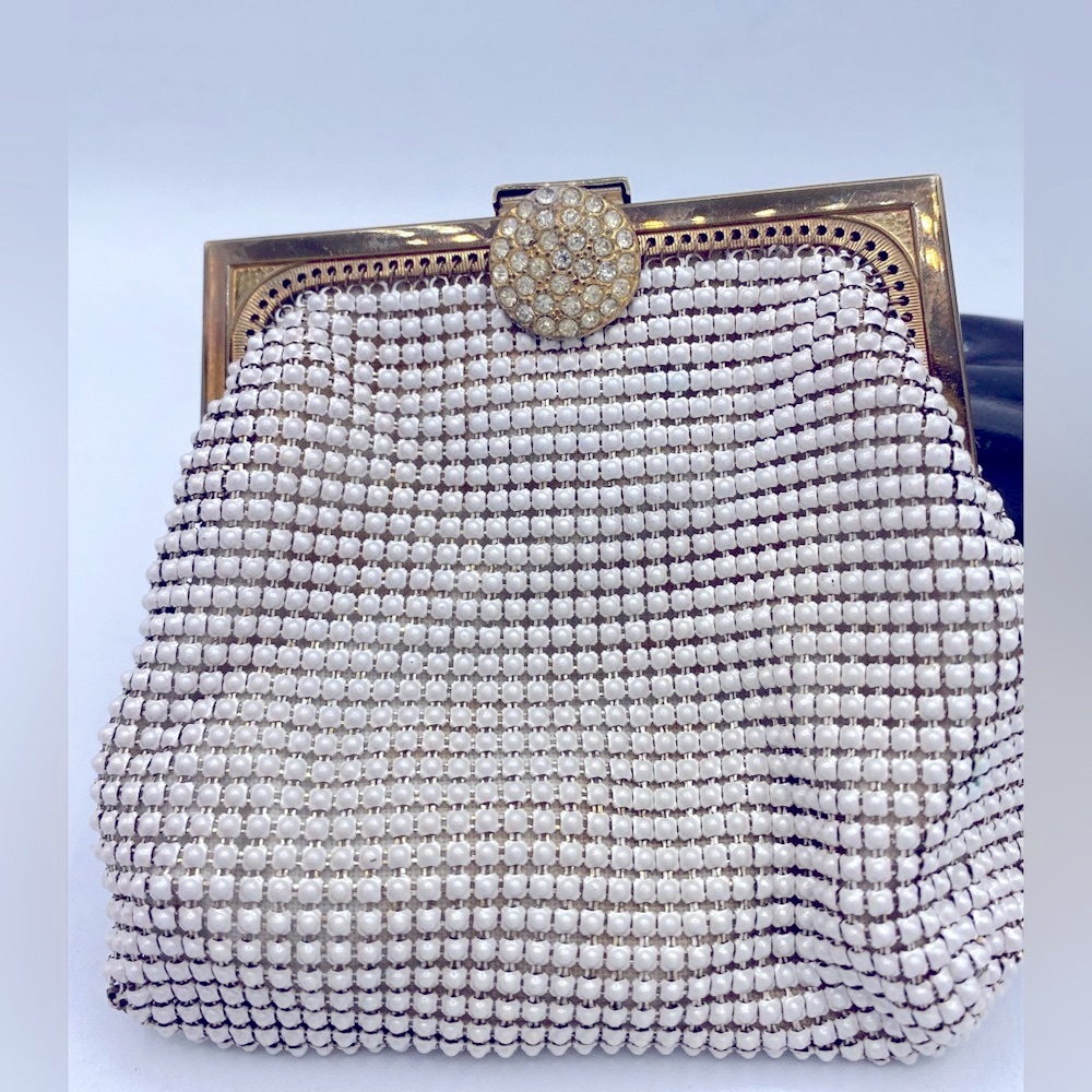 Vintage Whiting & Davis Ivory Enamel Mesh Small Coin Purse With Handle On Back - Picture 2 of 13